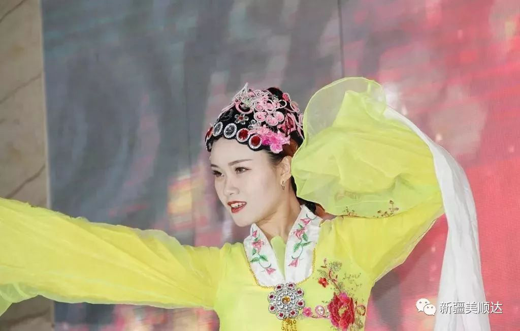 精彩的節目為開業典禮助興